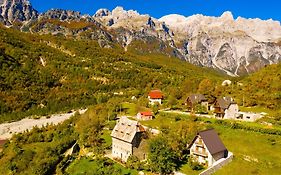 Gjecaj Guesthouse And Restaurant